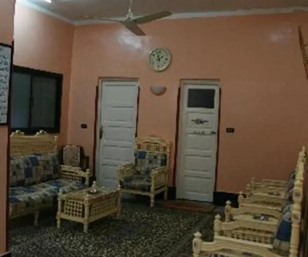 Fontana Luxor Hostel