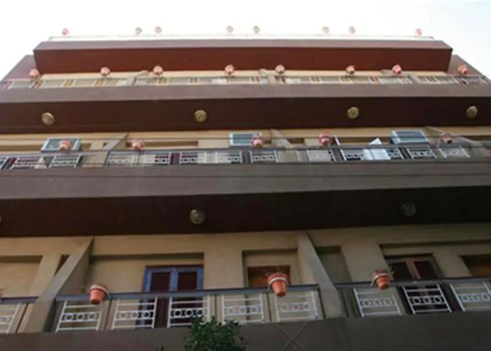 Fontana Luxor Hostel