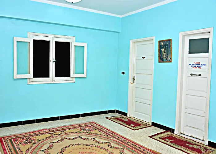 Fontana Luxor Hostel